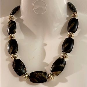 💟 Sale 2/$15 💟 Vintage 1980’s Black & Gold Necklace-Unique!